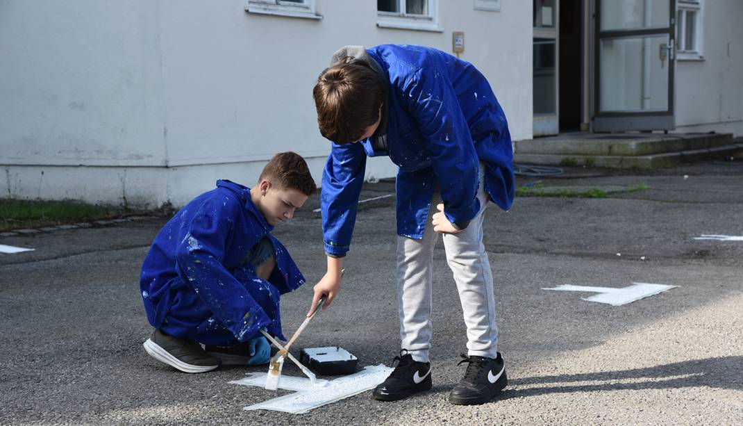 Mathematik mal anders: Schüler zeichnen Parkplätze für Lehrer!